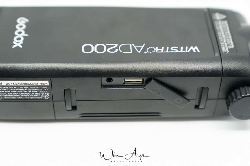 eVOLV 200, Godox AD200 product image,
