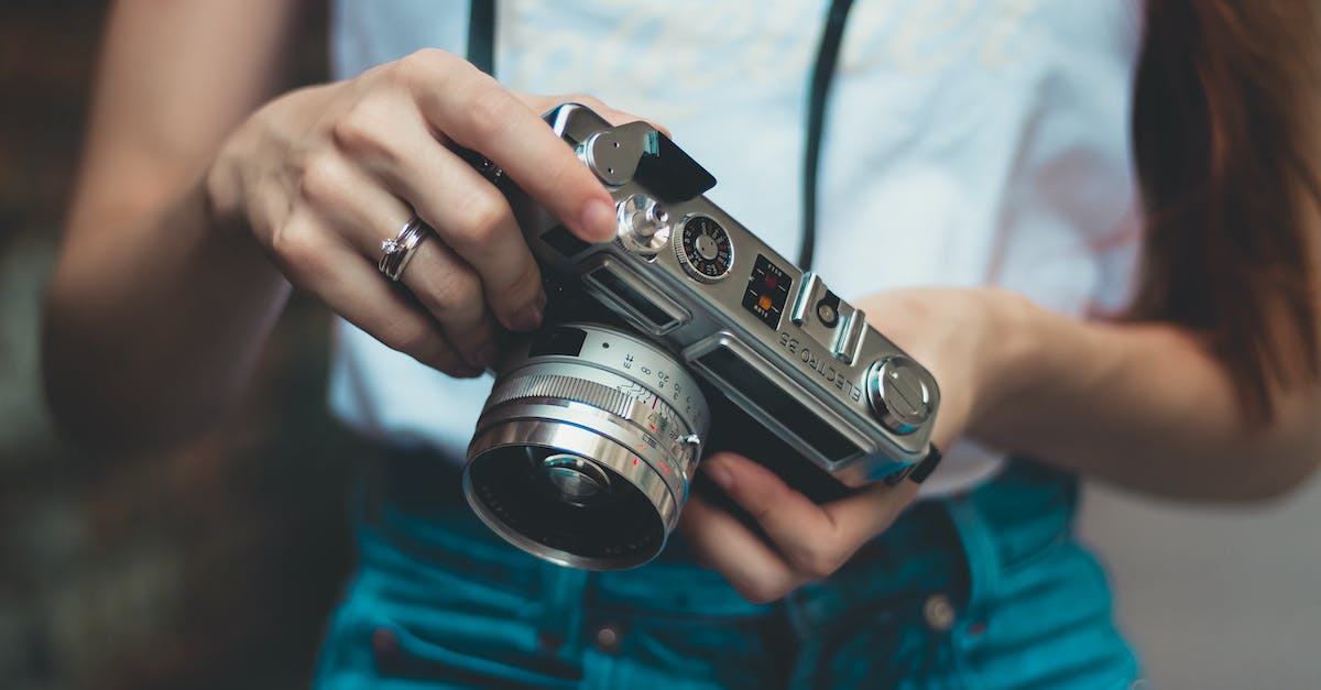 Sony Camera Lenses for the Best Family Portrait Photos: A Guide