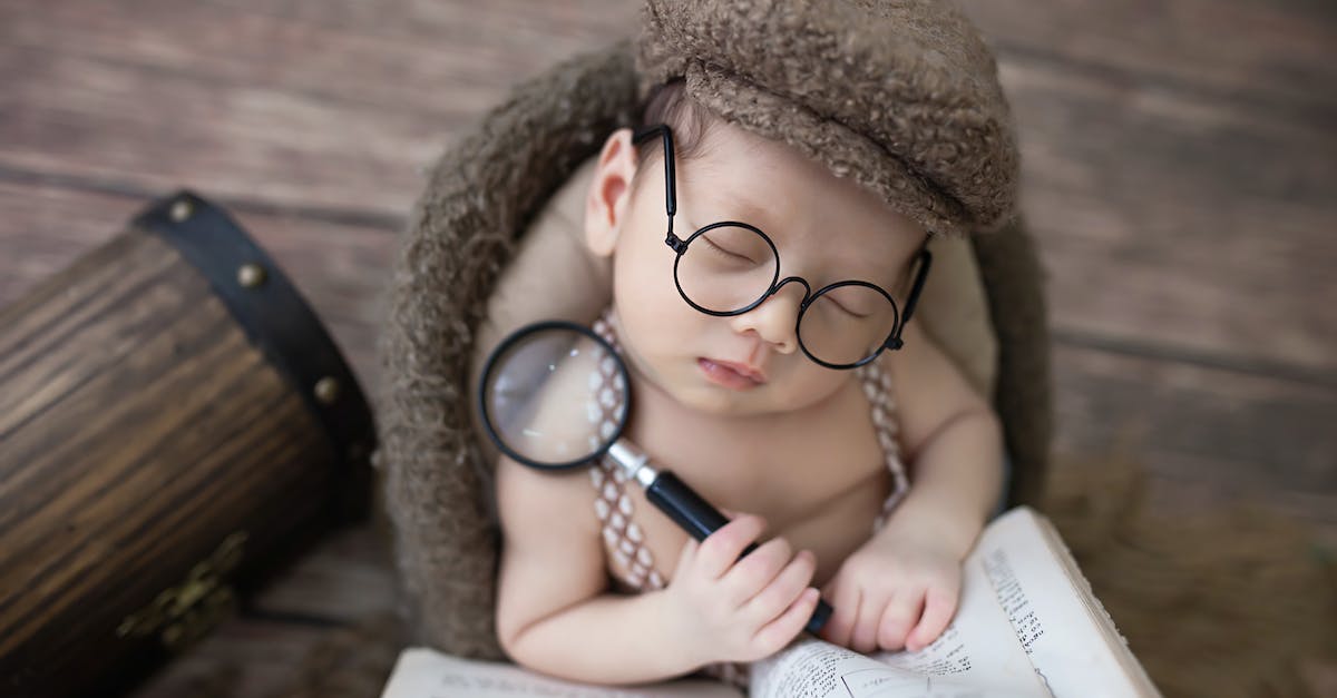 Choosing the Best Camera and Gear for Professional Newborn Photography: A Guide for Beginners